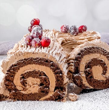 Yule Log Cake (Bûche de Noël) Yule Log Cake (Bûche de Noël)